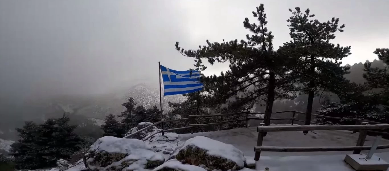 Ποιος Απρίλιος και ποια άνοιξη; - Χιονίζει στην Πάρνηθα (βίντεο)